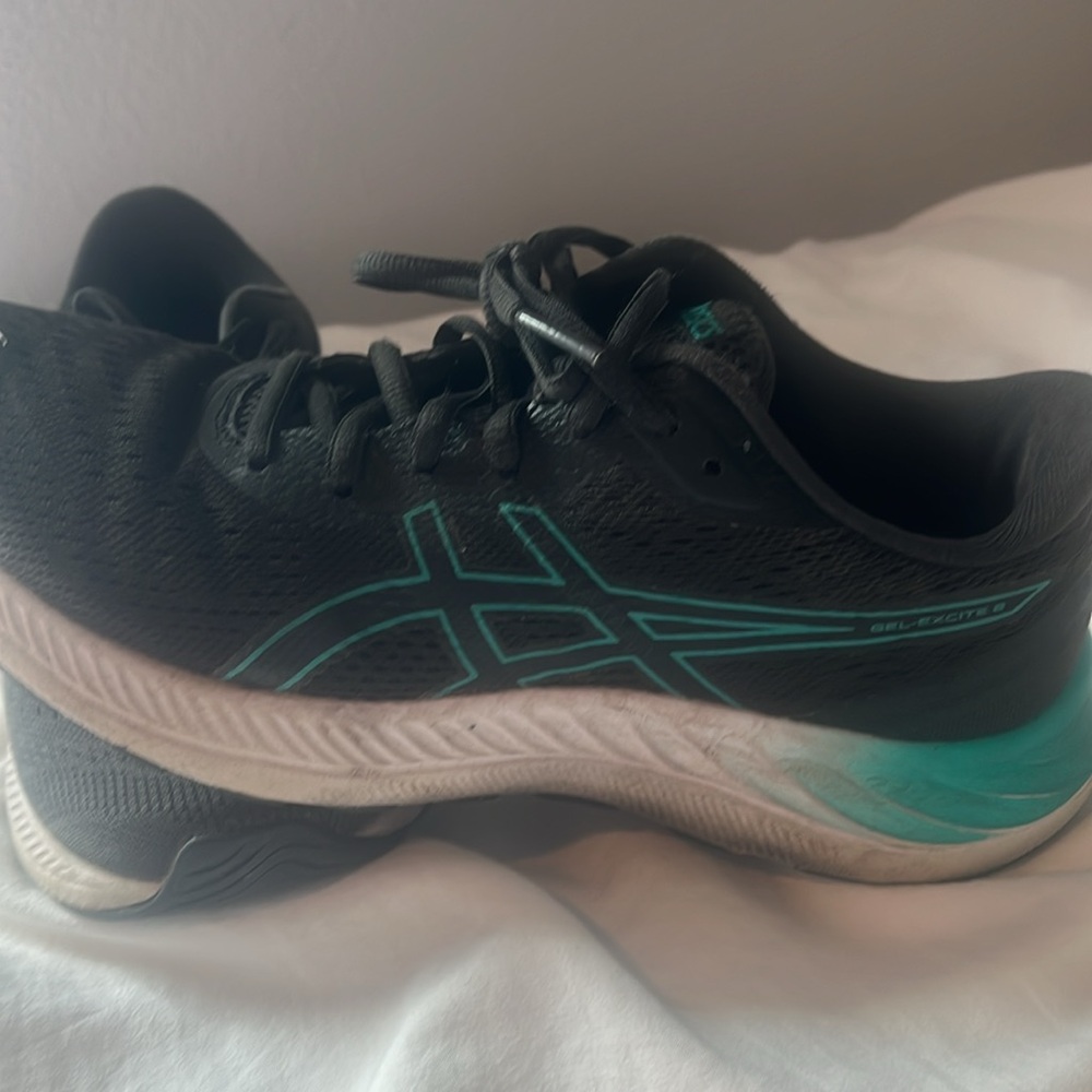ASICS running shoe blue and black size women’s 7.5